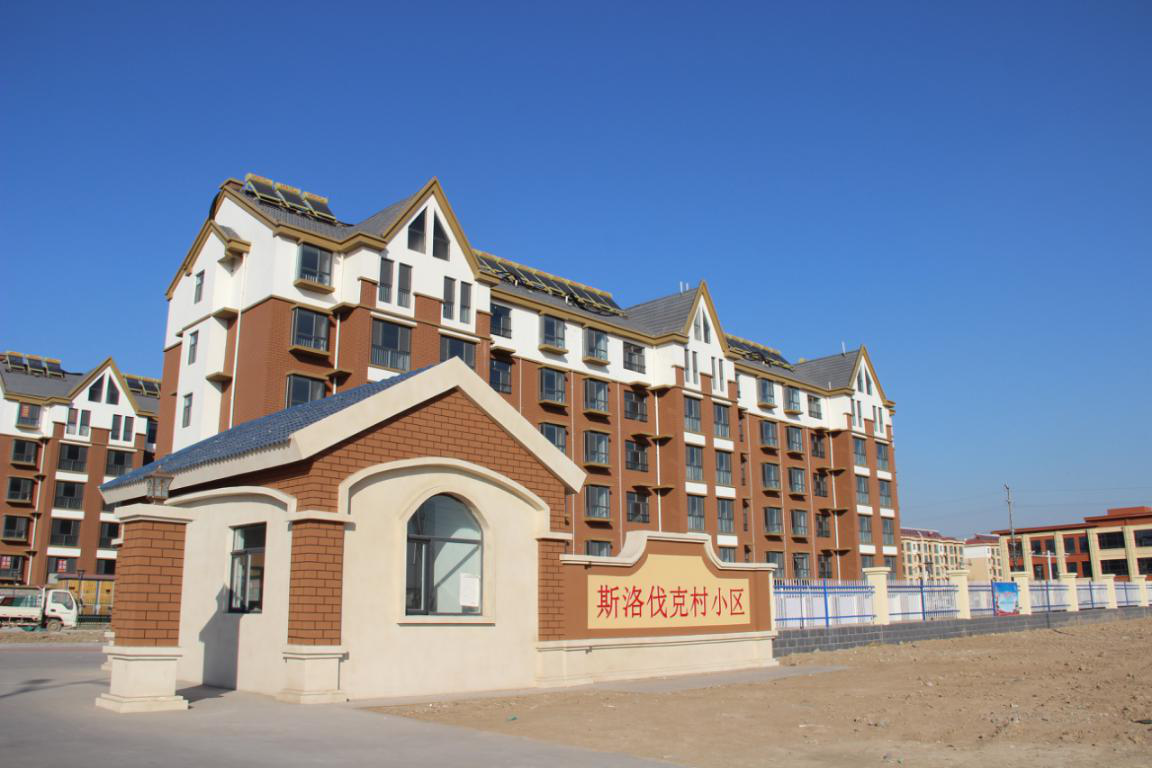 超燃：山東新佳外墻質(zhì)感真石漆入駐河北斯洛伐克小區(qū)